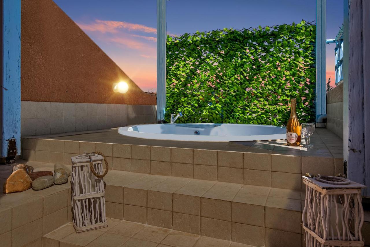 Antonia'S Palace Rooftop Jacuzzi Stunning View Paphos 外观 照片